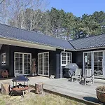 Retreat With Outdoor Lounge Area Casa vacanze *