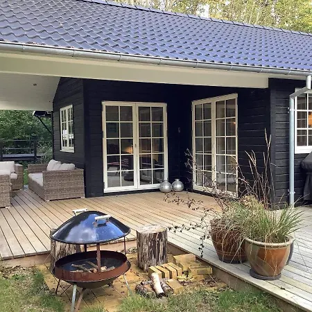 בית נופש Retreat With Outdoor Lounge Area *