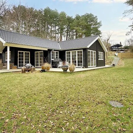 Дом отдыха Retreat With Outdoor Lounge Area Vejby