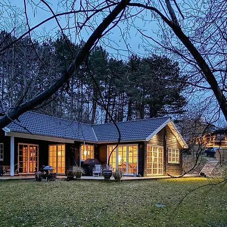 Retreat With Outdoor Lounge Area * Vejby