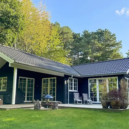 度假居 Retreat With Outdoor Lounge Area
