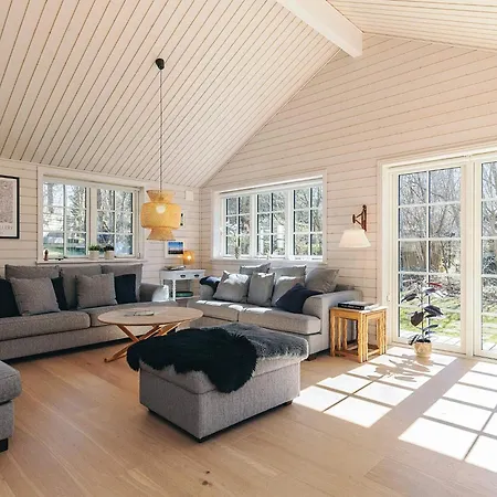 Retreat With Outdoor Lounge Area *