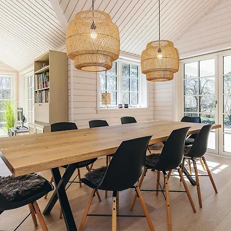 Retreat With Outdoor Lounge Area *
