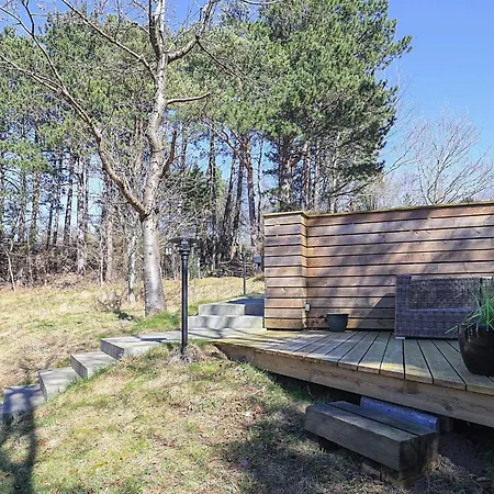 Retreat With Outdoor Lounge Area *